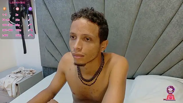 Snapshot of DamianandEva chatting on 03-26-26, 01:28 DamianandEva online show from 03-26-26, 01:28