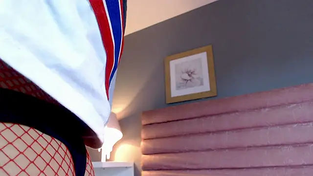 Snapshot of RavynRouge_ chatting on 12-15-25, 01:04 RavynRouge online show from 12-15-25, 01:04