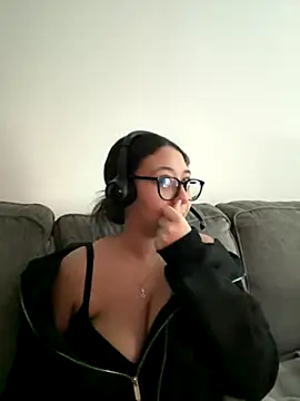 minha baby online show from 11-30-25, 04:22