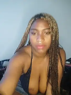 Snapshot of EvonyFoxxx chatting on 12-03-25, 10:30 EvonyFoxxx online show from 12-03-25, 10:30