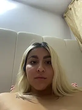 Elina Hills online show from 12-17-25, 02:39