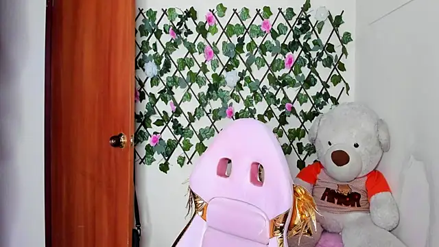 Snapshot of melani_ferraraa_ chatting on 11-05-25, 03:17 melani ferraraa online show from 11-05-25, 03:17