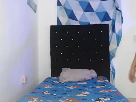 zoelittle3 online show from 10-31-25, 01:17