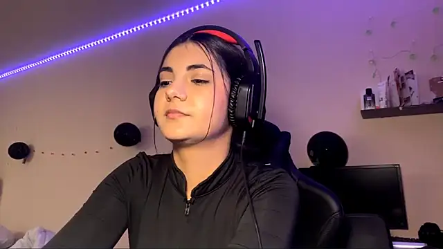 Marry glow online show from 10-30-25, 05:35