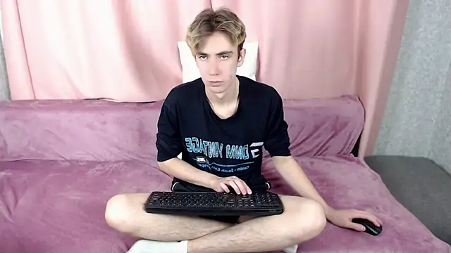 Snapshot of Harvey_foster chatting on 11-16-25, 05:29 Harvey foster online show from 11-16-25, 05:29