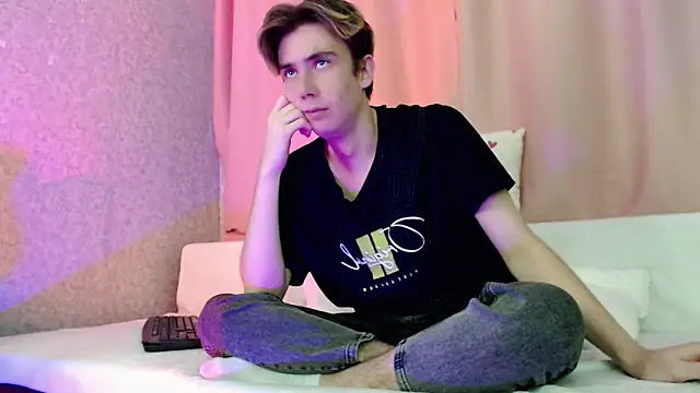 Snapshot of Harvey_foster chatting on 11-26-25, 11:22 Harvey foster online show from 11-26-25, 11:22