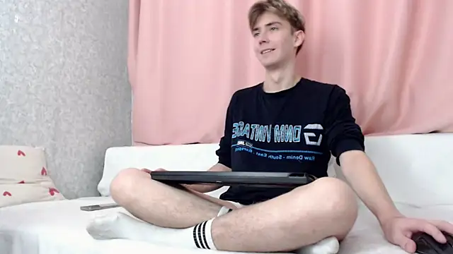 Snapshot of Harvey_foster chatting on 12-05-25, 07:50 Harvey foster online show from 12-05-25, 07:50