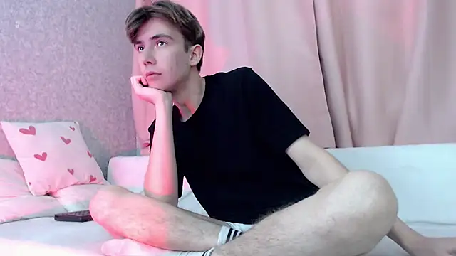 Snapshot of Harvey_foster chatting on 12-15-25, 01:37 Harvey foster online show from 12-15-25, 01:37