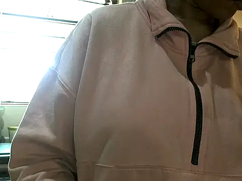 Snapshot of NewBeginnings8 chatting on 11-06-25, 06:03 NewBeginnings8 online show from 11-06-25, 06:03