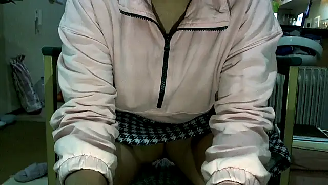 Snapshot of NewBeginnings8 chatting on 11-19-25, 06:13 NewBeginnings8 online show from 11-19-25, 06:13