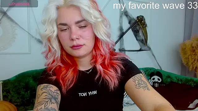 lada love online show from 10-30-25, 01:56