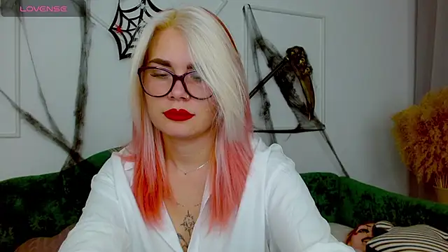 lada love online show from 10-31-25, 09:05