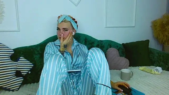 lada love online show from 11-12-25, 09:14