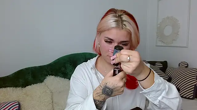 lada love online show from 11-24-25, 08:30