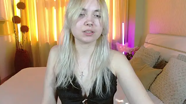 Snapshot of RiskIrina chatting on 10-31-25, 09:21 RiskIrina online show from 10-31-25, 09:21