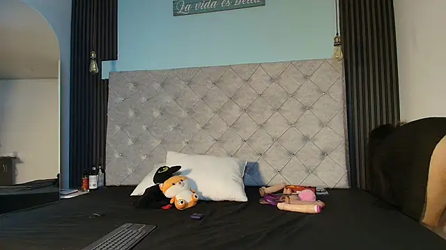 Snapshot of Liia_Leens chatting on 11-26-25, 04:02 Liia Leens online show from 11-26-25, 04:02