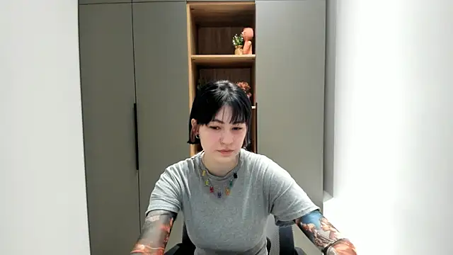 GloriaLemanski online show from 11-02-25, 03:42