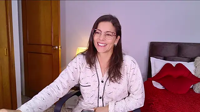 Angie bell online show from 11-04-25, 02:05