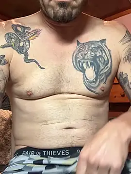 Snapshot of RobsBigD chatting on 11-12-25, 04:29 RobsBigD online show from 11-12-25, 04:29