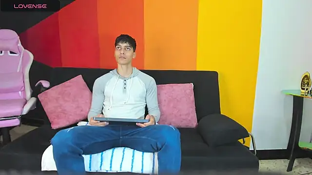 AlessioVitale online show from 12-01-25, 12:21