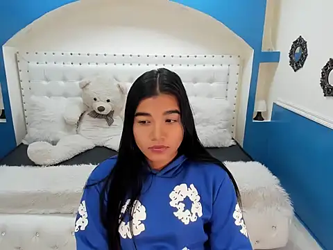 Sheyla Bell online show from 10-31-25, 01:45