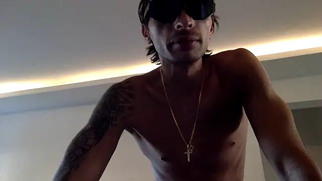 Snapshot of Zaskeee chatting on 11-02-25, 04:53 Zaskeee online show from 11-02-25, 04:53