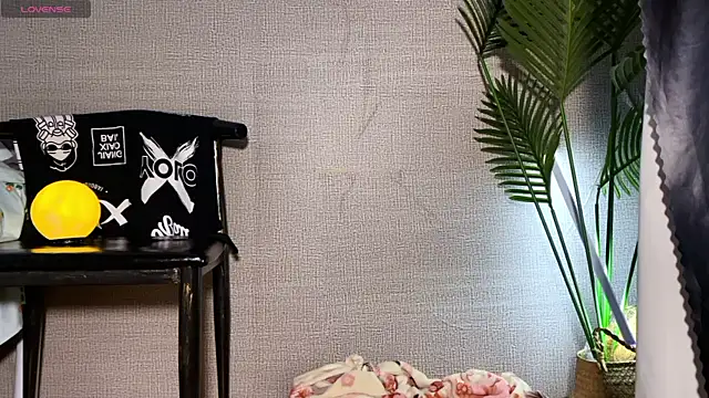 0xiaosu0 online show from 12-18-25, 01:55