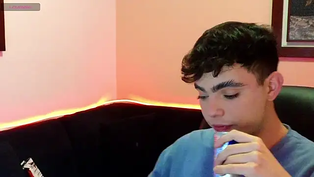 petitegigant33 online show from 10-31-25, 02:56