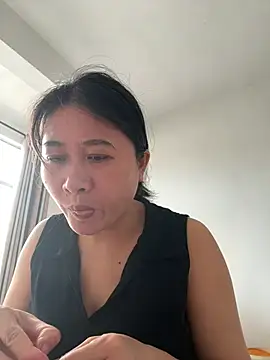 Snapshot of daaqnn chatting on 06-11-26, 12:32 daaqnn online show from 06-11-26, 12:32
