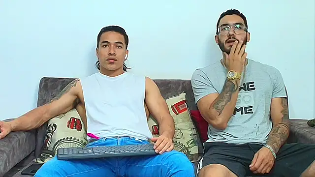 Snapshot of thebadboys05 chatting on 05-27-26, 04:20 thebadboys05 online show from 05-27-26, 04:20