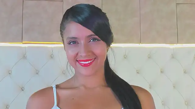 Snapshot of Camiila_rosse chatting on 11-11-25, 07:36 Camiila rosse online show from 11-11-25, 07:36