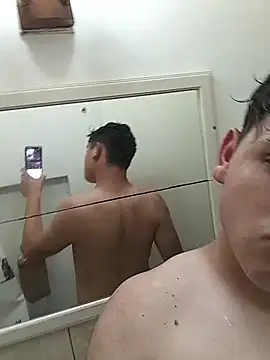 Snapshot of Myboy0020 chatting on 11-01-25, 08:33 Myboy0020 online show from 11-01-25, 08:33