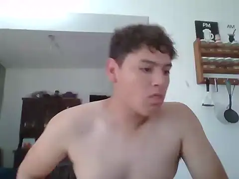 Snapshot of Myboy0020 chatting on 11-10-25, 01:32 Myboy0020 online show from 11-10-25, 01:32