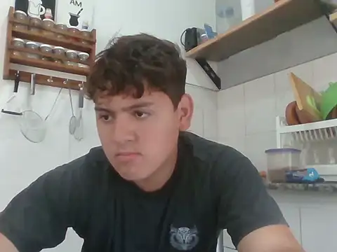 Snapshot of Myboy0020 chatting on 11-12-25, 12:05 Myboy0020 online show from 11-12-25, 12:05