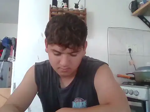 Snapshot of Myboy0020 chatting on 11-14-25, 05:22 Myboy0020 online show from 11-14-25, 05:22