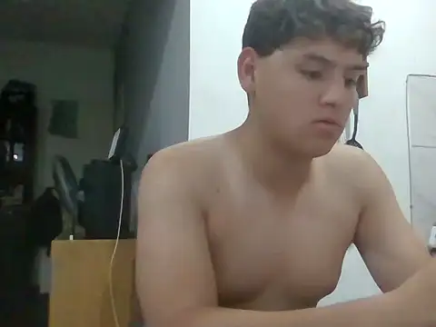 Snapshot of Myboy0020 chatting on 11-24-25, 10:31 Myboy0020 online show from 11-24-25, 10:31