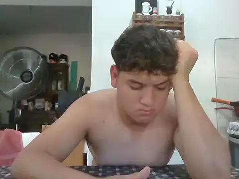 Snapshot of Myboy0020 chatting on 12-13-25, 07:53 Myboy0020 online show from 12-13-25, 07:53