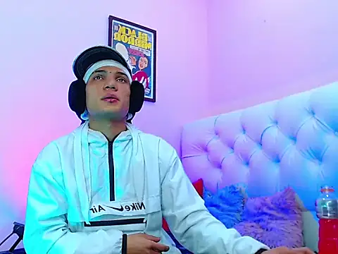 Snapshot of bad_boy_hottx chatting on 11-02-25, 05:54 bad boy hottx online show from 11-02-25, 05:54