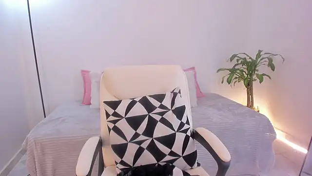  Hanna Williams  online show from 03-24-26, 08:47