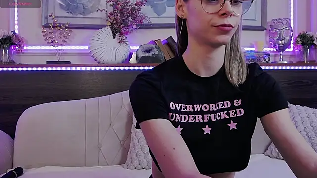 GracieCute online show from 01-15-25, 10:17