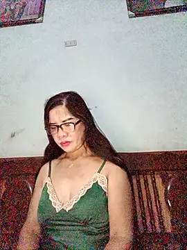 Snapshot of Tythy-yolee chatting on 11-07-25, 06:52 Tythy-yolee online show from 11-07-25, 06:52