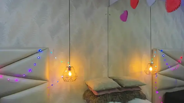 laurettedela rouse online show from 12-21-25, 10:44