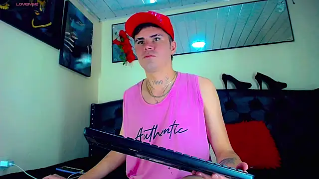 Snapshot of Sebastian_Loaiza chatting on 11-06-25, 05:58 Sebastian Loaiza online show from 11-06-25, 05:58