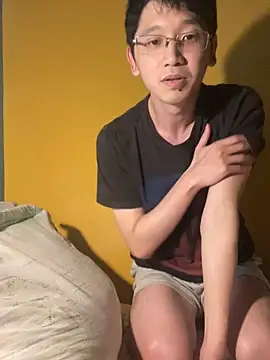 Snapshot of NerdyAsian1701 chatting on 11-05-25, 03:06 NerdyAsian1701 online show from 11-05-25, 03:06