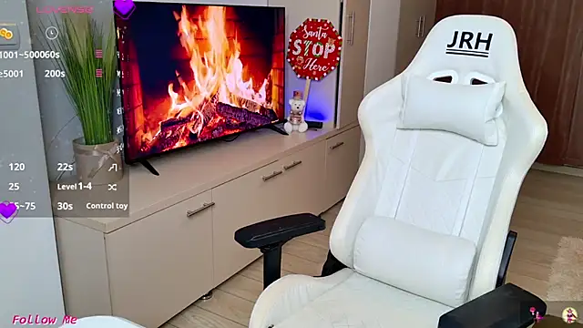 Snapshot of Myla-b chatting on 12-14-25, 10:58 Myla-b online show from 12-14-25, 10:58