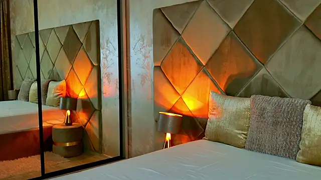 Snapshot of Myla-b chatting on 03-15-26, 08:04 Myla-b online show from 03-15-26, 08:04