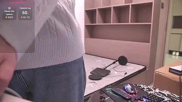 Snapshot of Abby-6 chatting on 11-01-25, 03:03 Abby-6 online show from 11-01-25, 03:03