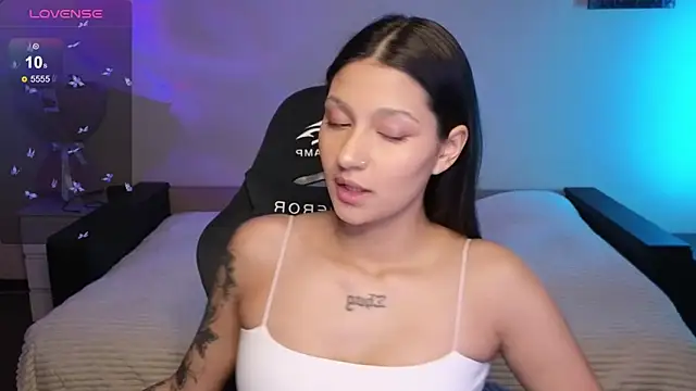 Nikol Goldysss online show from 11-08-25, 02:12