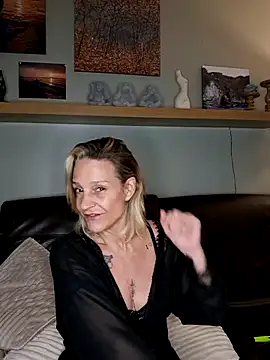 Snapshot of LittleSexyT chatting on 11-10-25, 10:42 LittleSexyT online show from 11-10-25, 10:42