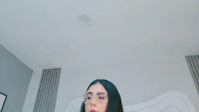 ScarlettPetrova online show from 04-26-26, 11:52